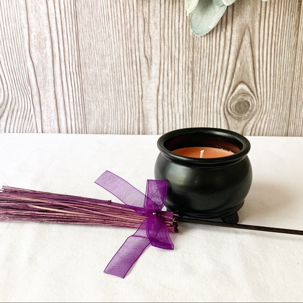 NWT🧙Hocus Pocus Black Cauldron Candle - Picture 8 of 9